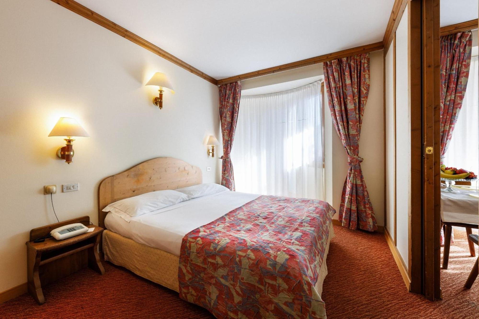Hotel Alaska Cortina Cortina dʼAmpezzo Exterior foto
