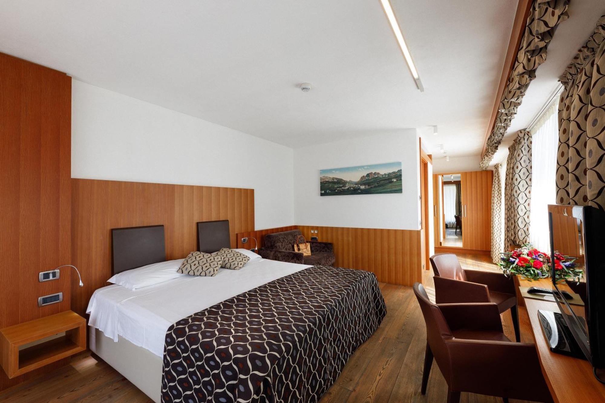 Hotel Alaska Cortina Cortina dʼAmpezzo Exterior foto