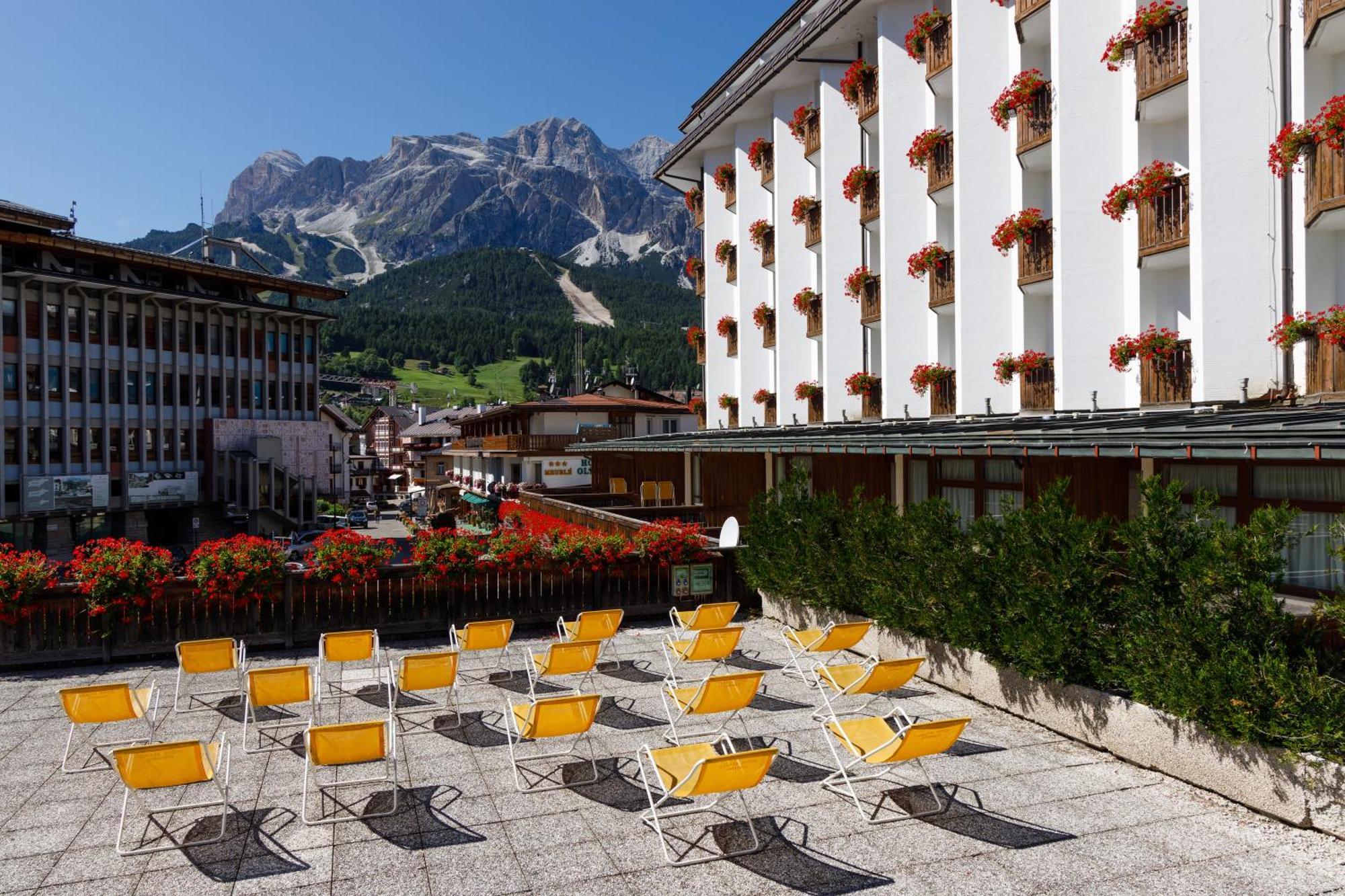 Hotel Alaska Cortina Cortina dʼAmpezzo Exterior foto