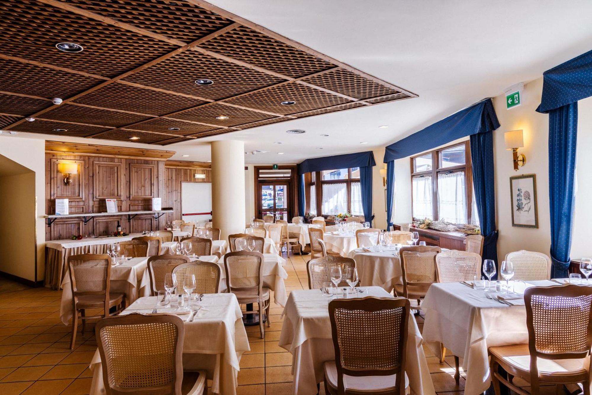 Hotel Alaska Cortina Cortina dʼAmpezzo Exterior foto