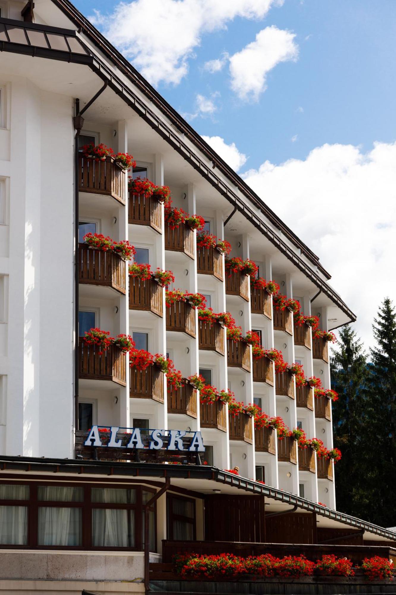 Hotel Alaska Cortina Cortina dʼAmpezzo Exterior foto