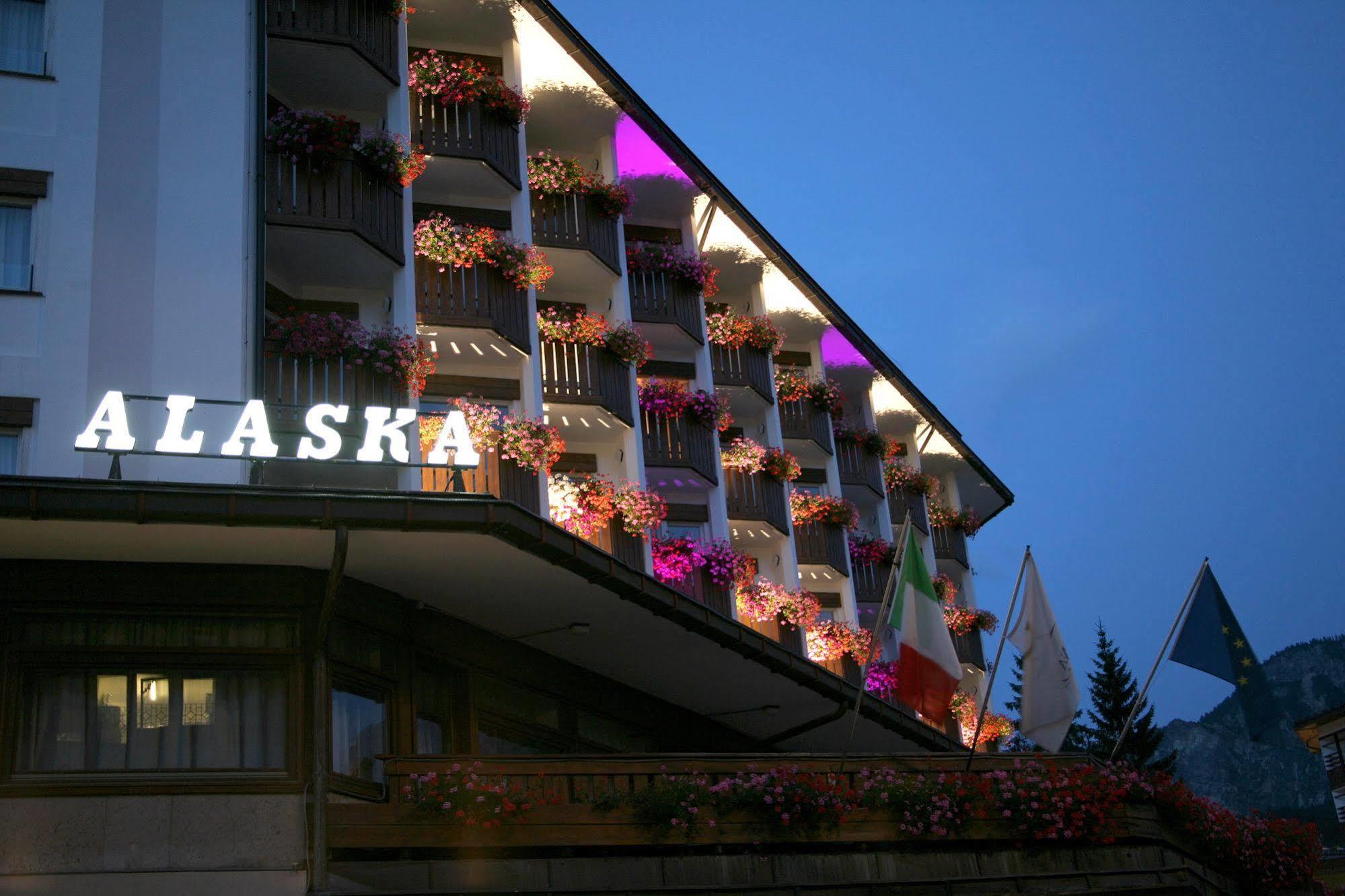 Hotel Alaska Cortina Cortina dʼAmpezzo Exterior foto